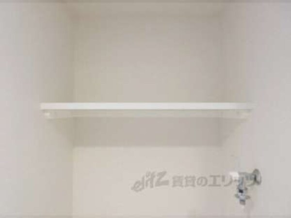 収納(洗濯機置き場上)