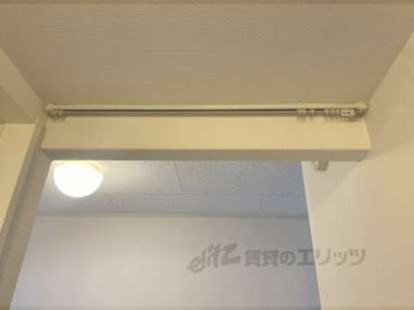 脱衣所カーテンレール