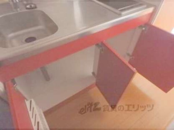 収納下部