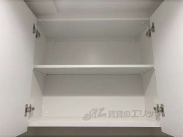 棚(トイレ上部)