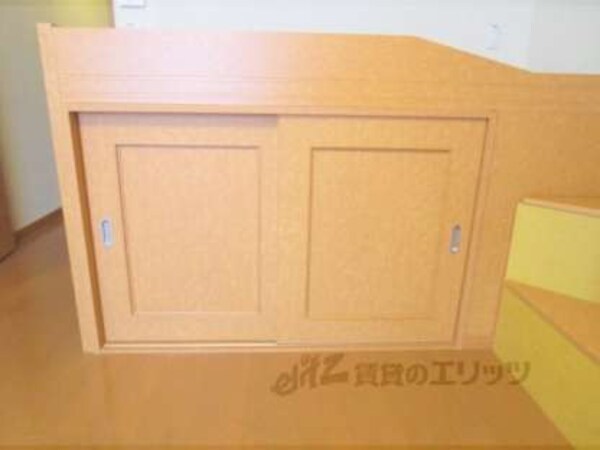 寝具下収納
