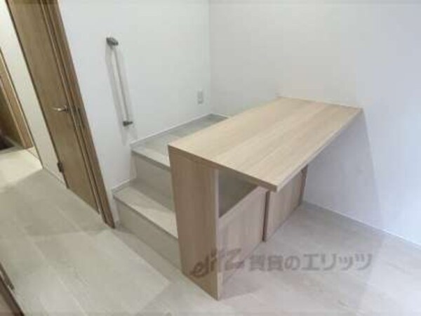下部収納付きデスク
