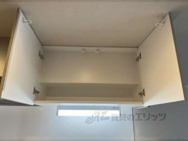 キッチン上段収納