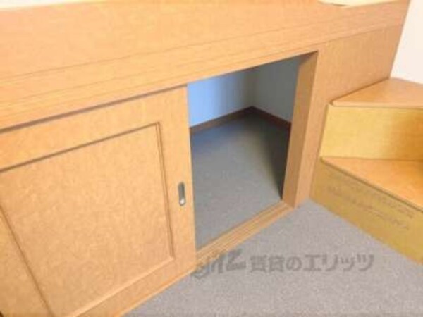 ベッド下収納