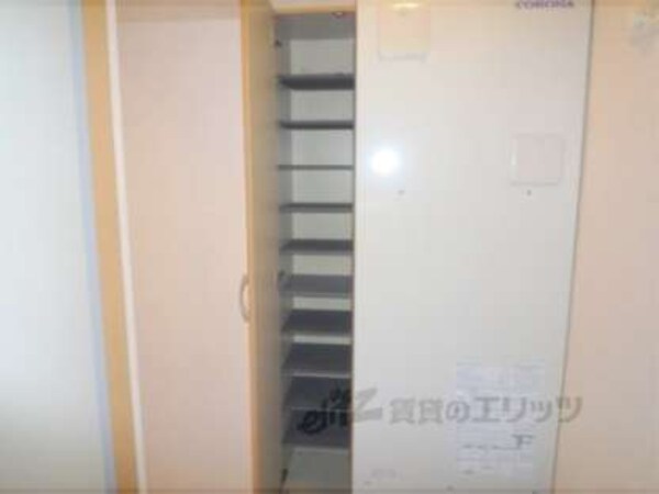 下駄箱(十分な収納です。)