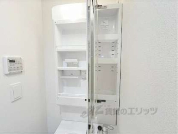 洗面台上部収納