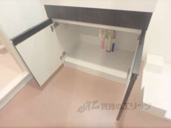 収納下部