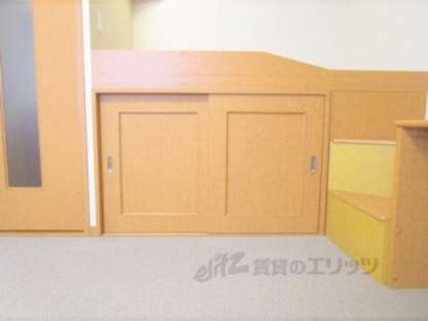 寝具下収納