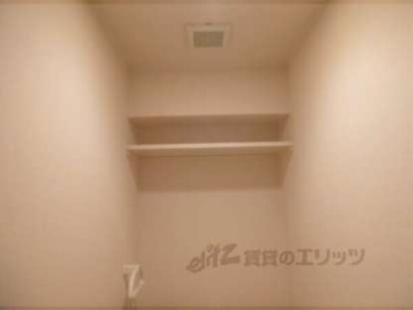 トイレ(トイレ上収納)