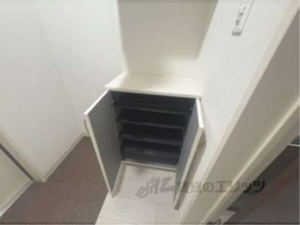 収納下部