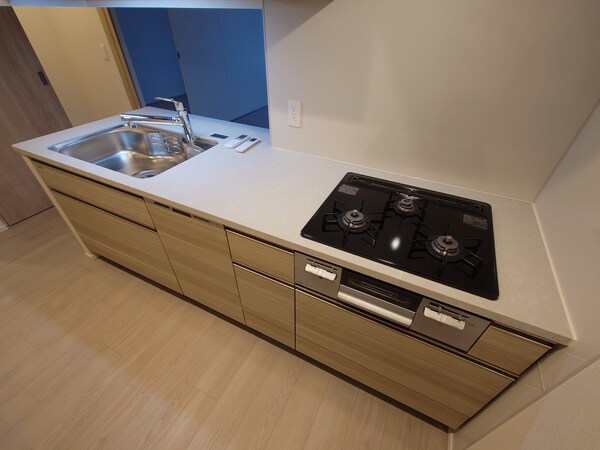 キッチン(同タイプの間取り部屋の写真です。お色等異なる場合があります。)