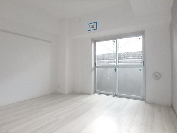 リビング・居室(★白で統一されたキレイなお部屋です★)