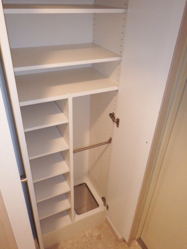 玄関(★★いっぱい収納できる、下駄箱★★)