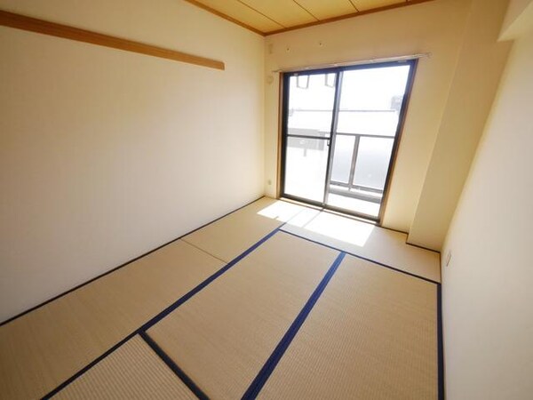 寝室(同シリーズ)