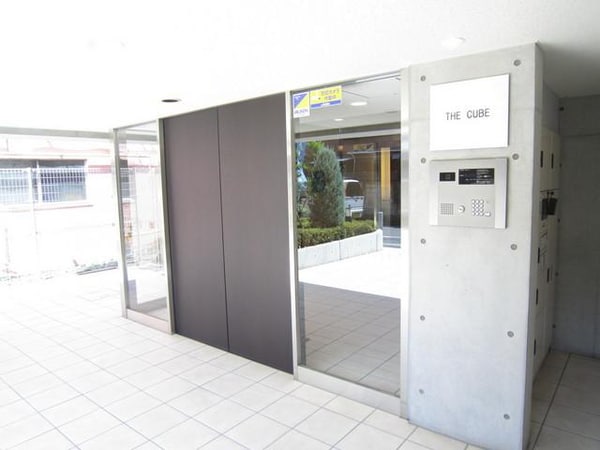 エントランス(オートロック完備)