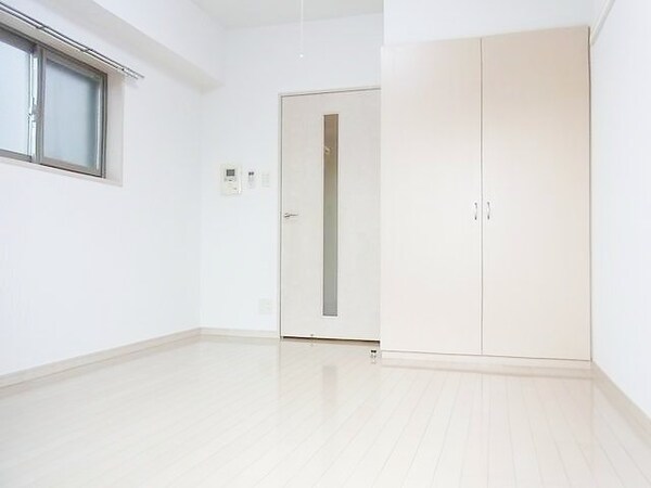 リビング・居室(★角部屋２面採光の明るいお部屋です★)