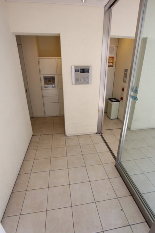 ロビー(部屋探しは株式会社　タウンハウジング　までお気軽にお問合せ…)