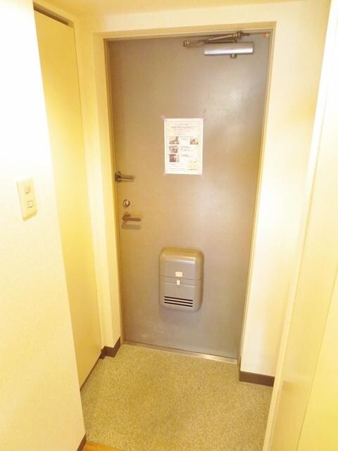 物件内観写真8　(★シューズボックス付きの玄関★)