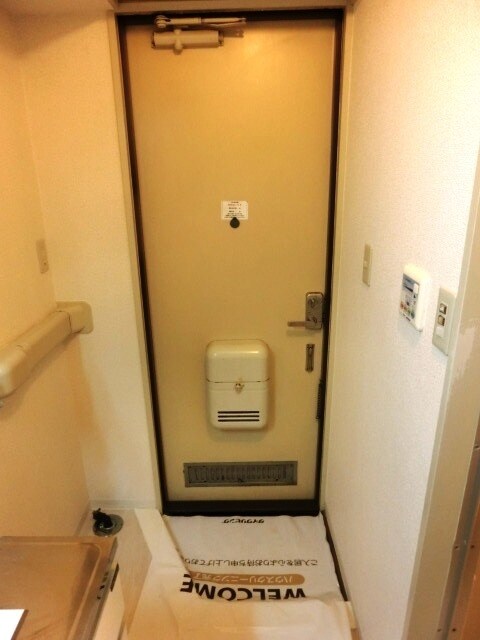 物件内観写真8　(玄関)