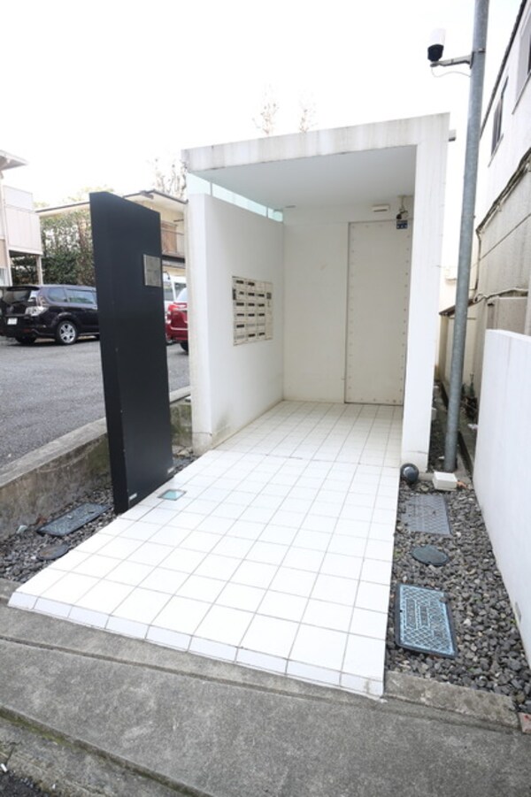 エントランス(☆エントランスにはオートロック機能完備☆)