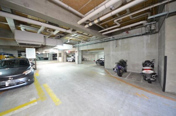 駐車場(★１階は駐車場です★バイク置き場もあります★)