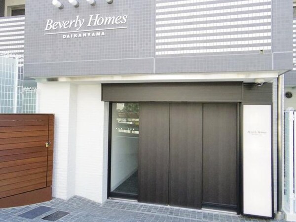 エントランス(部屋探しは株式会社　タウンハウジング　までお気軽にお問合せ…)