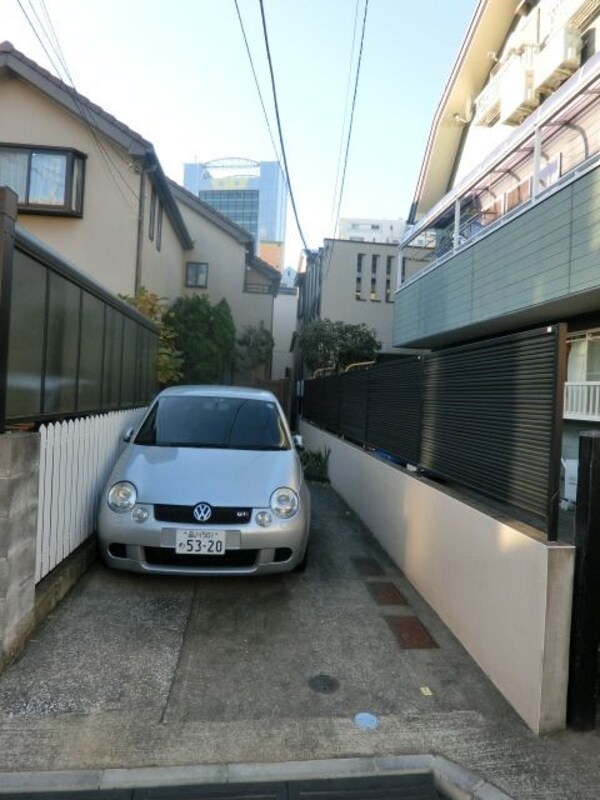 駐車場(駐車場です)