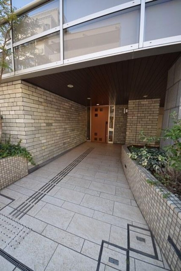 エントランス(☆駅近賃貸マンション！設備・収納充実！買い物便利な立地☆)