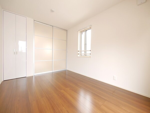 その他室内・内装(★寝室★2面採光で風通りも良く、明るいお部屋です★)