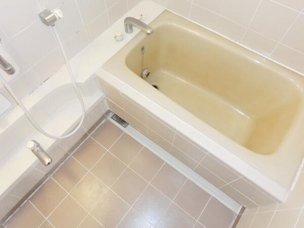 バス／シャワールーム等(★追い焚き機能付きで便利な浴室です★)