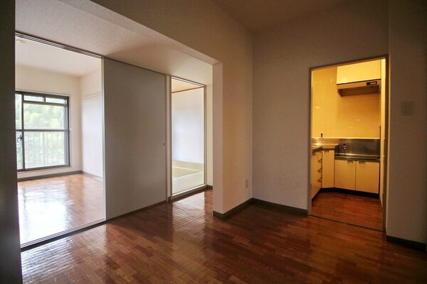 リビング・居室(※別部屋参考写真です)