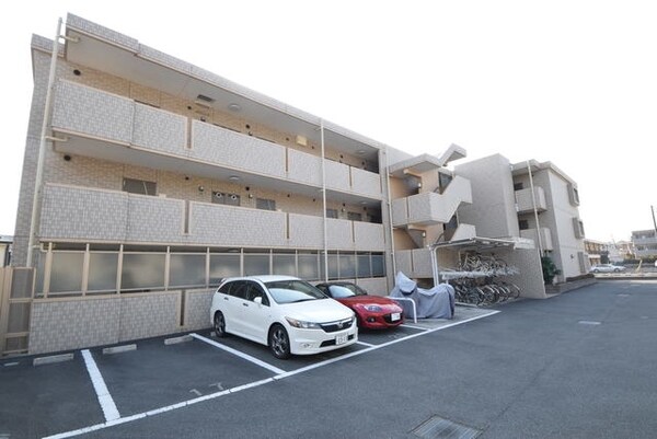 外観(★3階建てのマンションです★)