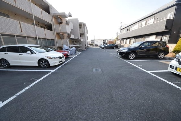 駐車場(★敷地内に駐車場あります★)
