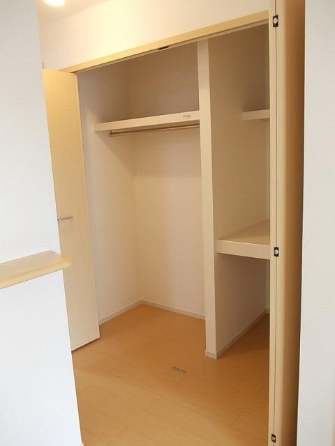 物件内観写真5　(★クローゼットタイプの収納です★)