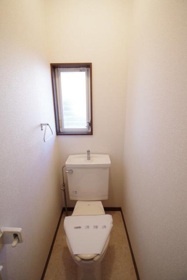 トイレ(★窓付きトイレで換気も楽です★)