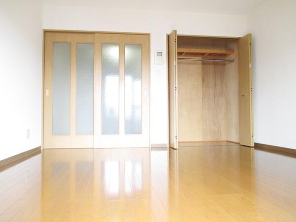 リビング・居室(★８．７畳の広い洋室★)