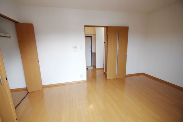 寝室(★７．５帖の広めのお部屋です★)