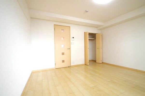 リビング・居室(★　フローリングで掃除のしやすいお部屋です　★)