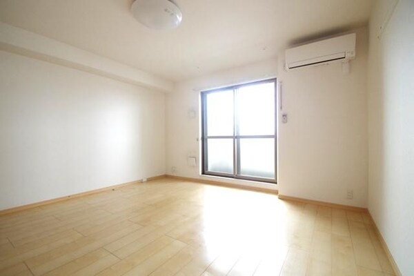 その他室内・内装(★　日当たりのよい、広い洋室です　★)