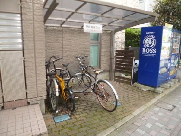 エントランス(★屋根付き駐輪場★)