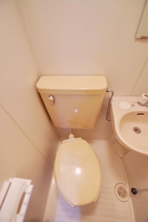 トイレ(※別部屋の参考お写真です)