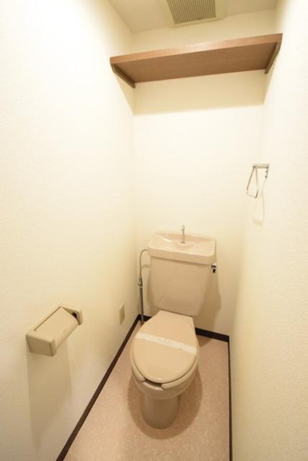 トイレ(☆収納棚ありのトイレです☆)