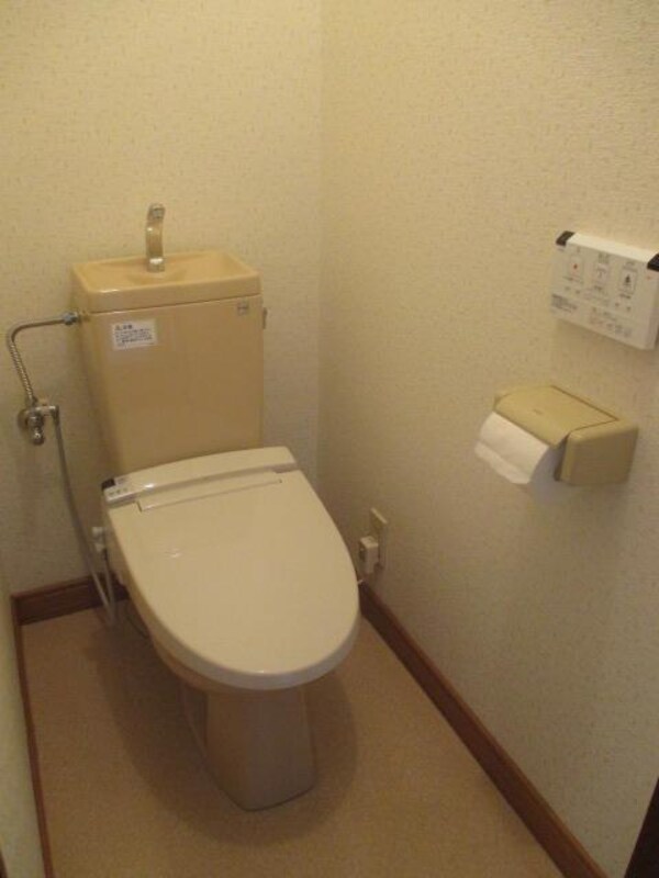 トイレ(★温水洗浄トイレはおしりにやさしいですね★)