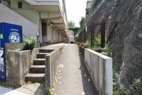 エントランス(★お部屋探しは、タウンハウジング多摩センター店へ★)