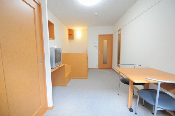 その他室内・内装(2F以上の部屋の床材は絨毯です。)