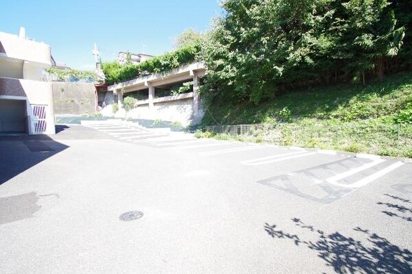 駐車場(★出し入れしやすい駐車場です★)