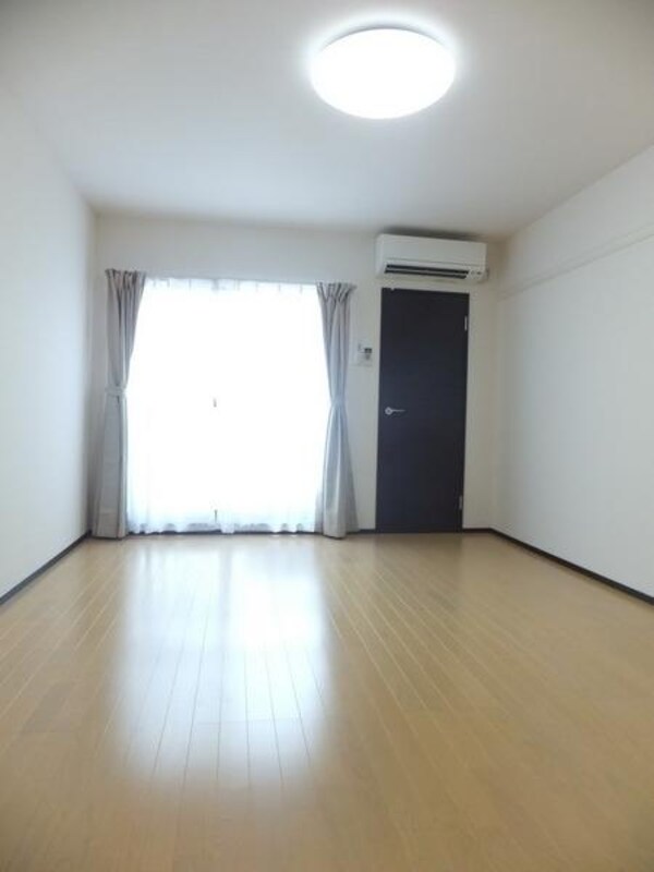 リビング・居室(★照明付きのキレイなお部屋です★)