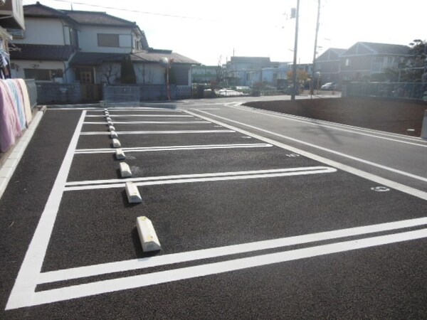 駐車場(～敷地内駐車場もアスファルトで完備です～)