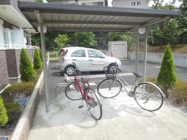 共有部分(★屋根付き駐輪場は雨に濡れなくて良いですよね★)