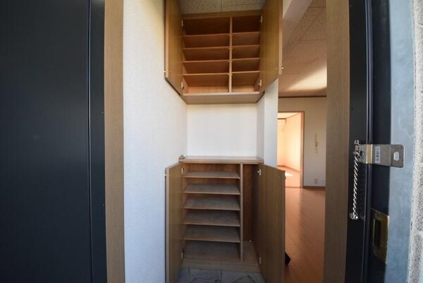設備(下駄箱付きで玄関すっきり)